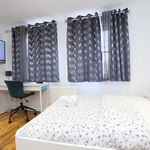  Apartment Fabulous With En-suite Bathroom And Shared Kitchen