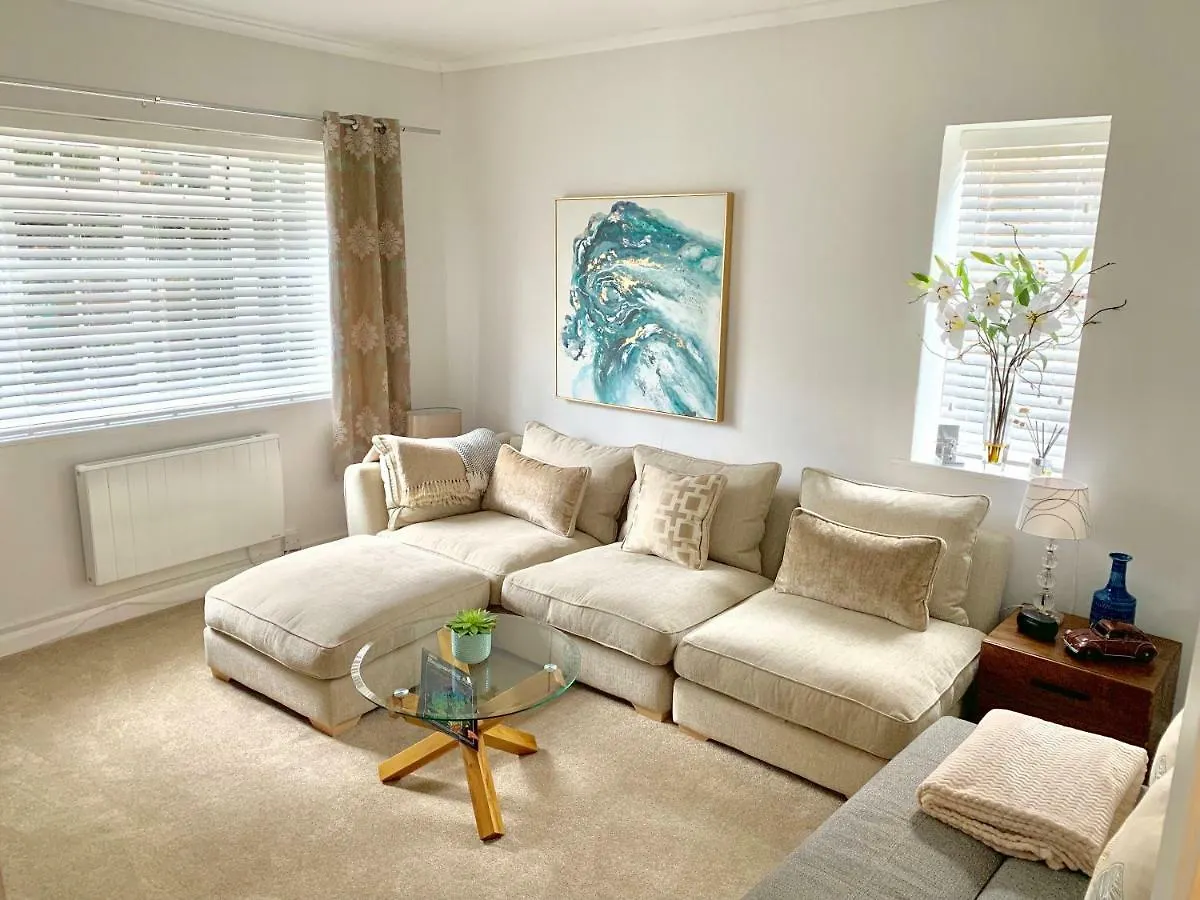 Newly Renovated Apartment Walton-on-Thames